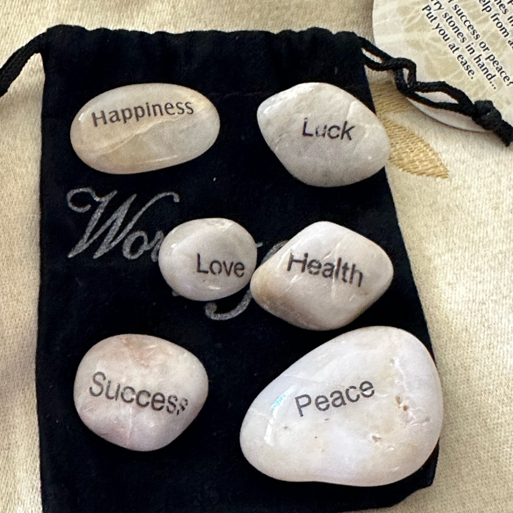 BOXED SET WORRY STONES SET IN FELT BAG. PEACE HAPPINESS LOVE HEALTH SUCCESS LUCK